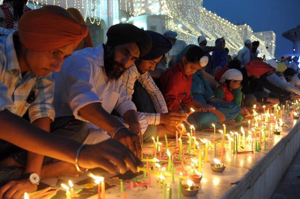 Ayodhya-Diwali-Hindu-Festival-of-Lights-in-Ayodhya-India
